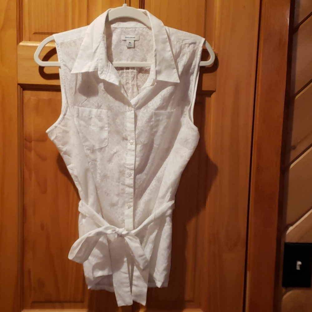 Dockers button up sleeveless top